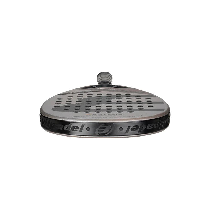 Pala de Padel Bullpadel Vertex 03 Comfort Di Nenno 23 Color Arena/café